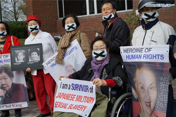 At Harvard, protesters demand Abe to apologize for Japan's wartime crimes