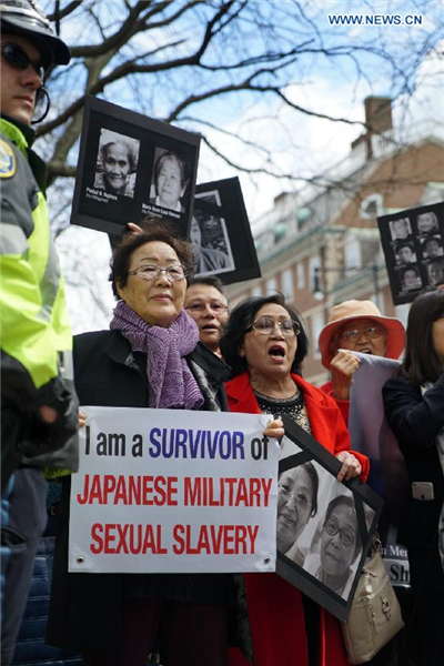 At Harvard, protesters demand Abe to apologize for Japan's wartime crimes