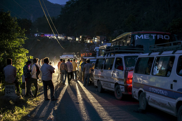 Nepalis wait for quake help as death toll passes 4,000