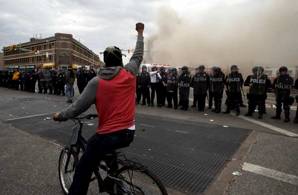 Riot, looting prompt state of emergency, curfew in Baltimore