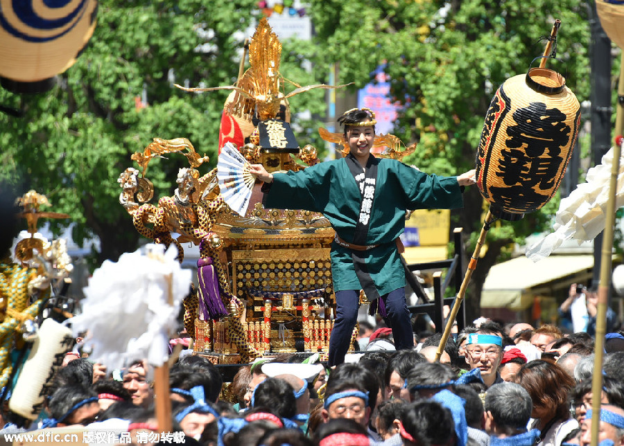 Portable shrines paraded through Tokyo to celebrate Kanda Festival