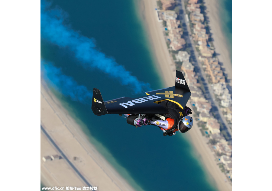 Jetman duo zip across Dubai sky