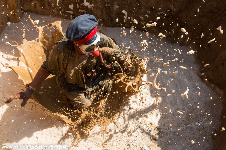 Fun and games in Russia's Mud Race