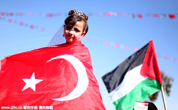 2,000 couples attend largest mass wedding in Gaza