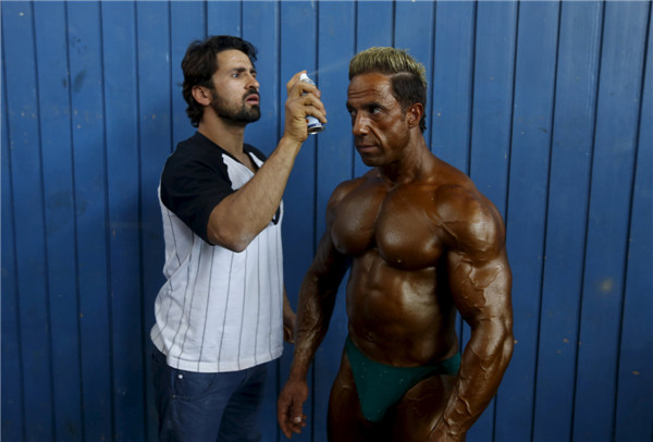 Strongmen compete in Afghanistan bodybuilding contest