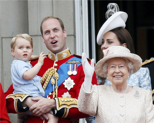 Prince George makes first appearance on palace balcony