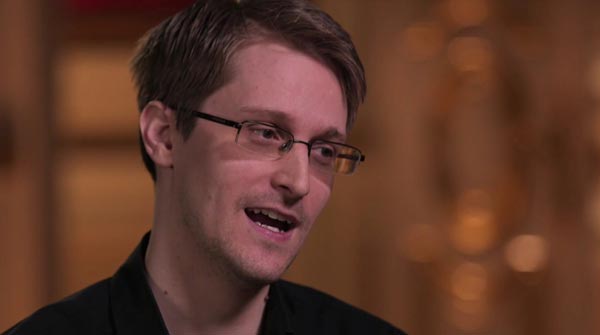Spies pulled as Snowden files read by Russia