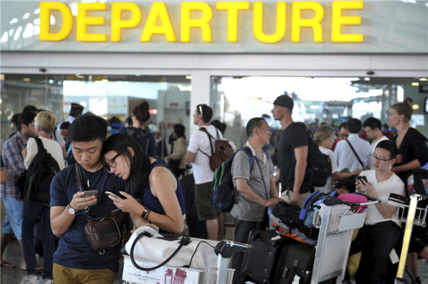 Thousands of Australians stranded amid Indonesian volcanic eruptions