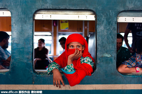 People in Bangladesh return home to celebrate Eid al-Fitr