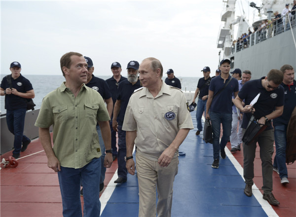 Putin rides to bottom of Black Sea