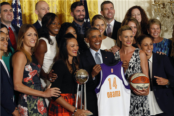 Obama honors 2014 WNBA champion Phoenix Mercury