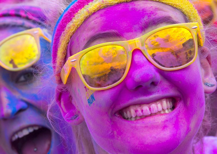 Color Run attracts fun-loving runners in Brussels
