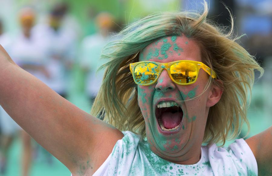 Color Run attracts fun-loving runners in Brussels