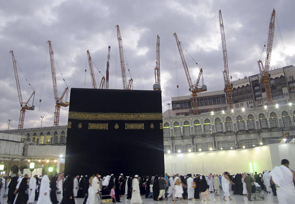 At least 107 killed by falling crane at Grand Mosque in Mecca