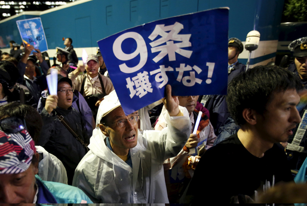 Japan's opposition parties making last-ditch efforts against war bills
