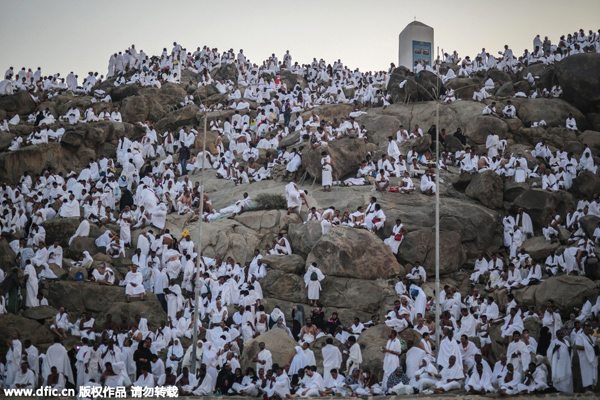 Flags, phones and human chains: Islam's pilgrims seek the way on hajj