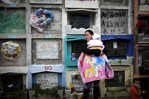 Families mourn victims of Guatemala landslide, hundreds feared dead