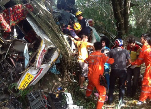 At least 13 tourists killed in bus crash in Thailand