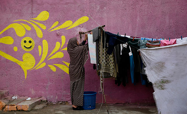 Painters bring new life to hard-hit areas in Gaza