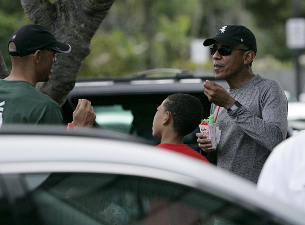 Obama visits shave ice shop during Christmas holiday vacation