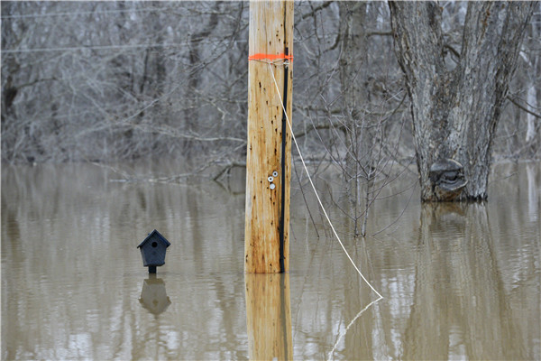 Widespread flooding hits US Midwest, rivers still rising