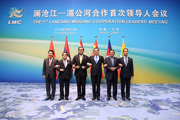 Leaders from Lancang-Mekong countries take 'family photos' in Sanya