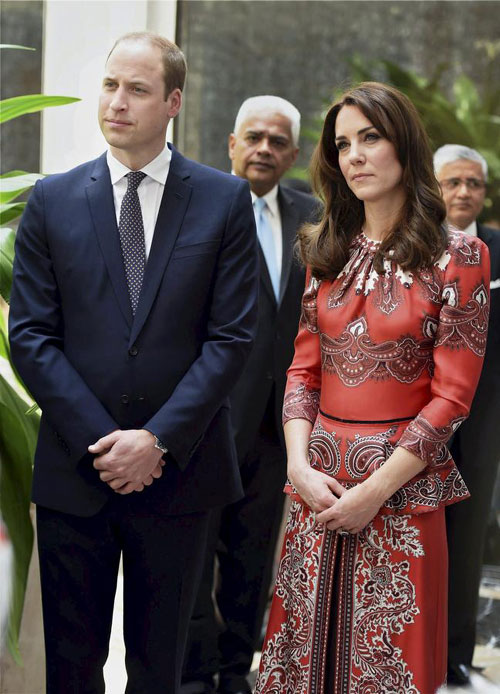 Prince William, wife arrive in Mumbai