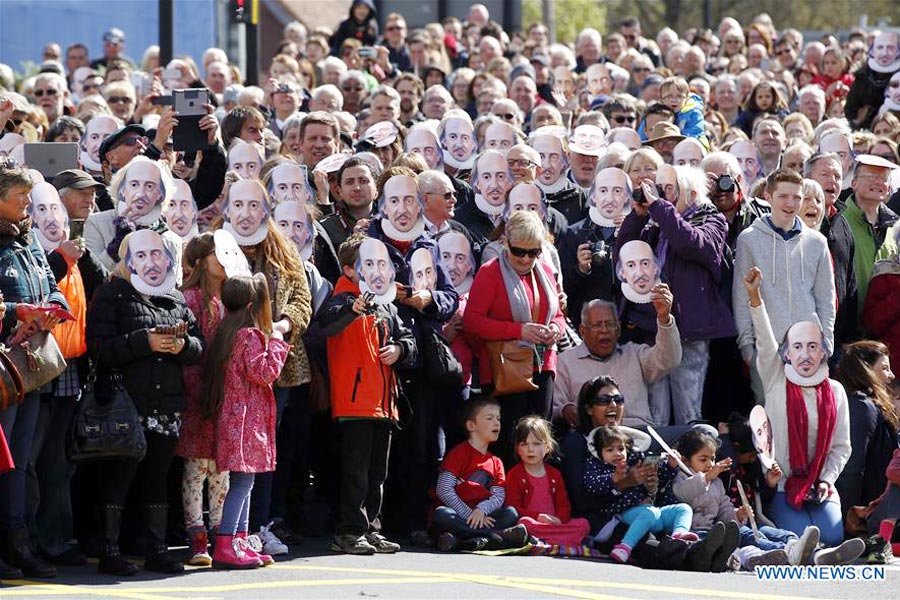 Thousands honor Shakespeare on 400th anniversary of his death