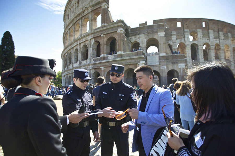 Chinese join Italians for police patrols