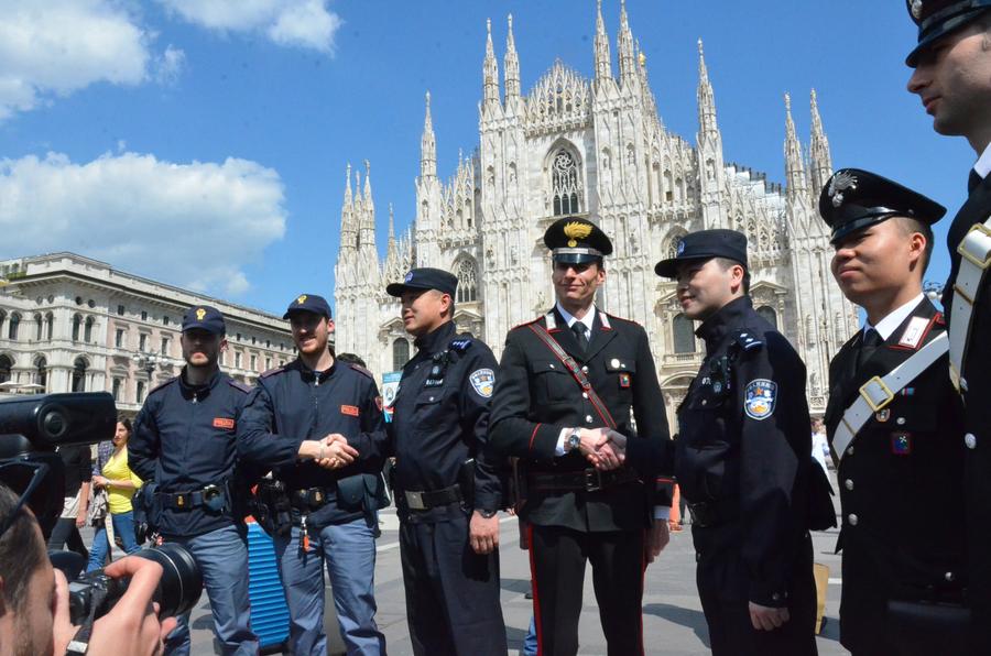 Chinese join Italians for police patrols