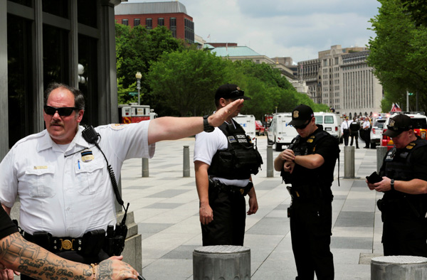 White House lifts lockdown after suspicious package scare