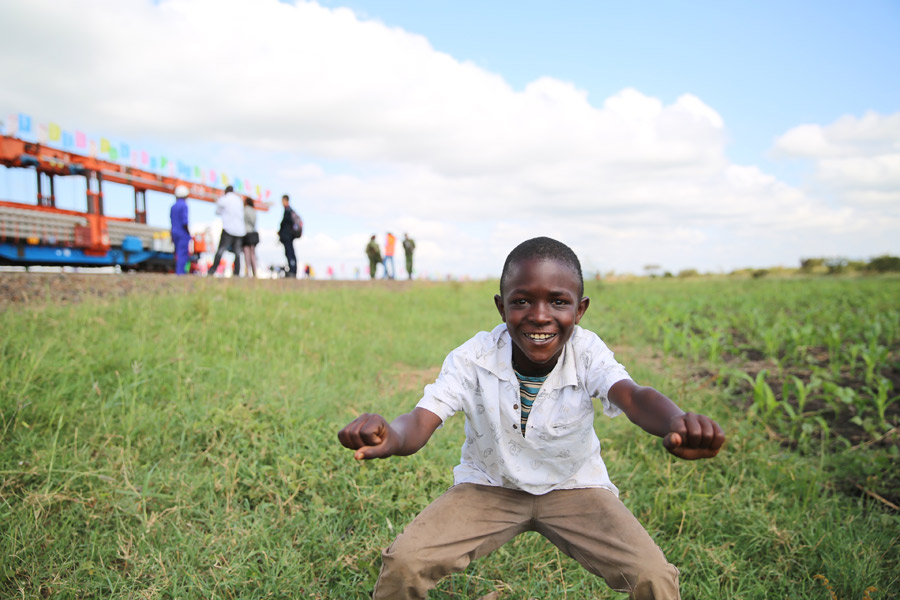 Kids in Africa show Chinese kung fu