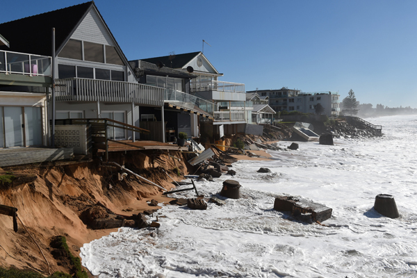 3 dead while entire towns underwater after vicious storm lashes Australia