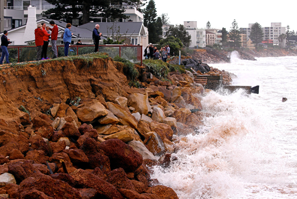 3 dead while entire towns underwater after vicious storm lashes Australia