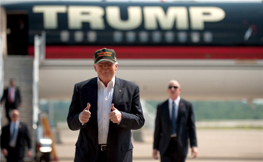 Trump steps up campaign with his Boeing 757