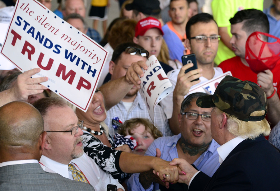 Trump steps up campaign with his Boeing 757