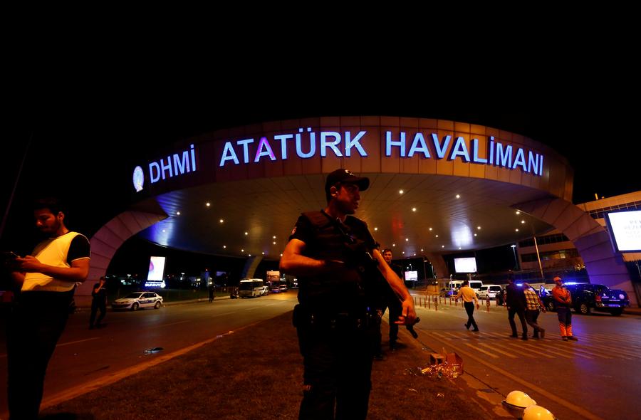 Suspected Islamic State suicide bombers kill 41 at Istanbul airport