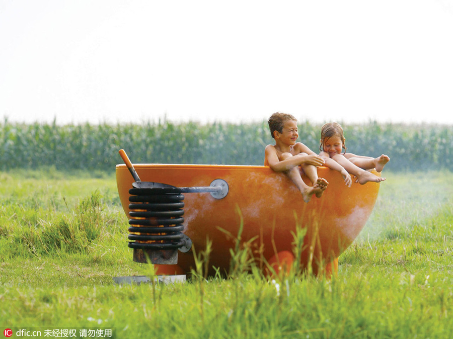 Enjoy outdoor bathing in portable hot tub