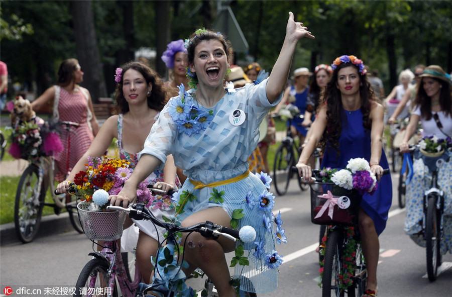 Moscow hosts Lady on Bicycle parade