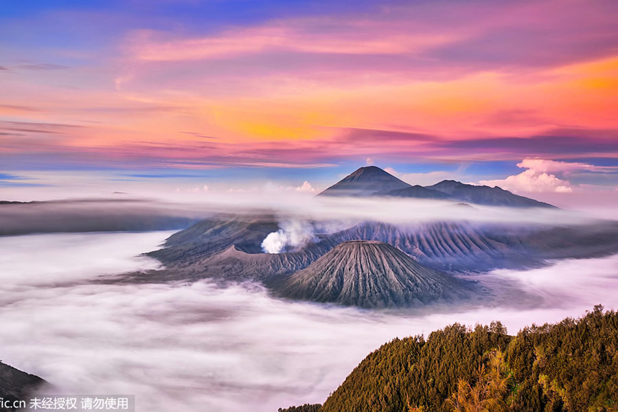 Photos reveal how landscape changes after volcano erupts