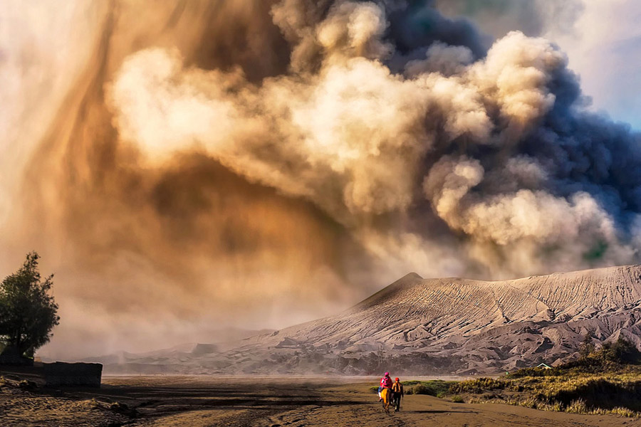 Photos reveal how landscape changes after volcano erupts