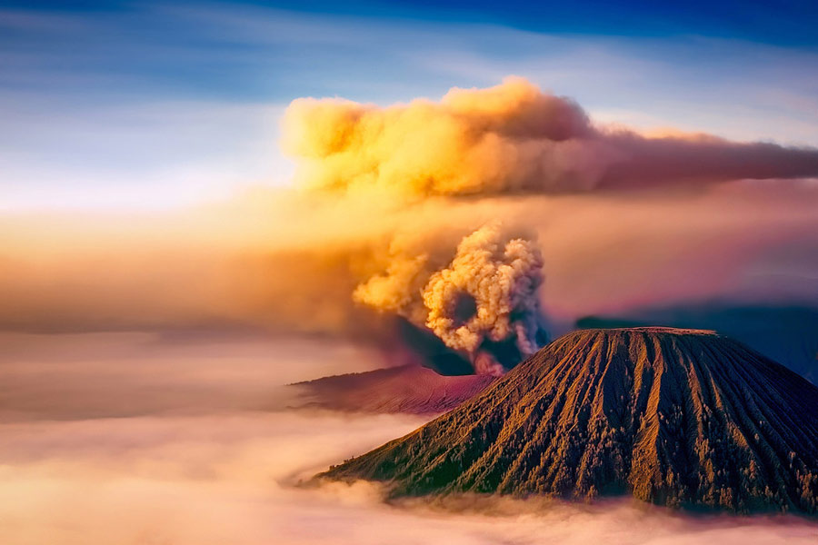 Photos reveal how landscape changes after volcano erupts