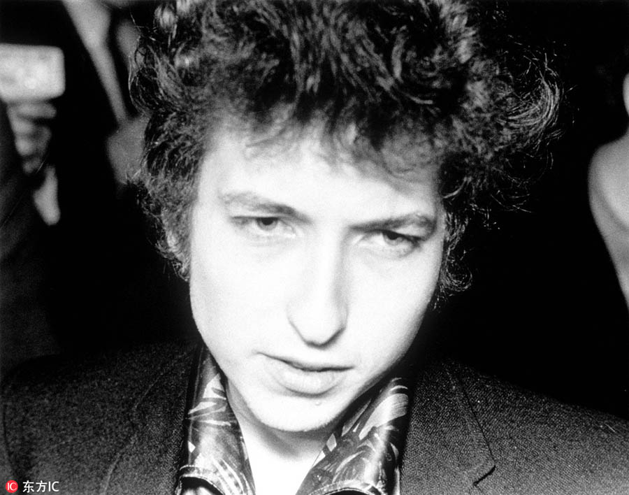 'Greatest living poet' Bob Dylan wins Nobel literature prize