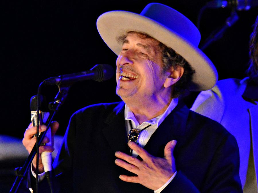 'Greatest living poet' Bob Dylan wins Nobel literature prize