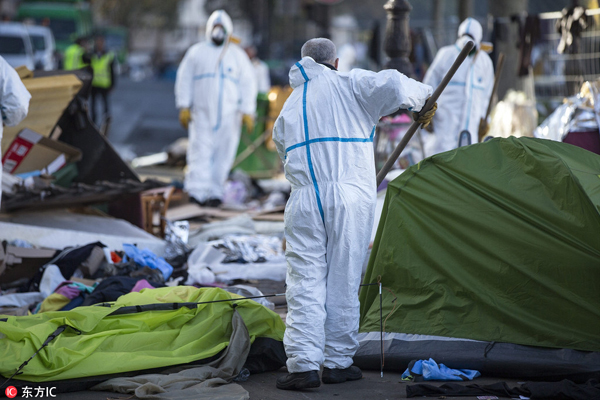 Police swoop on Paris migrant camp after Calais Jungle clearout