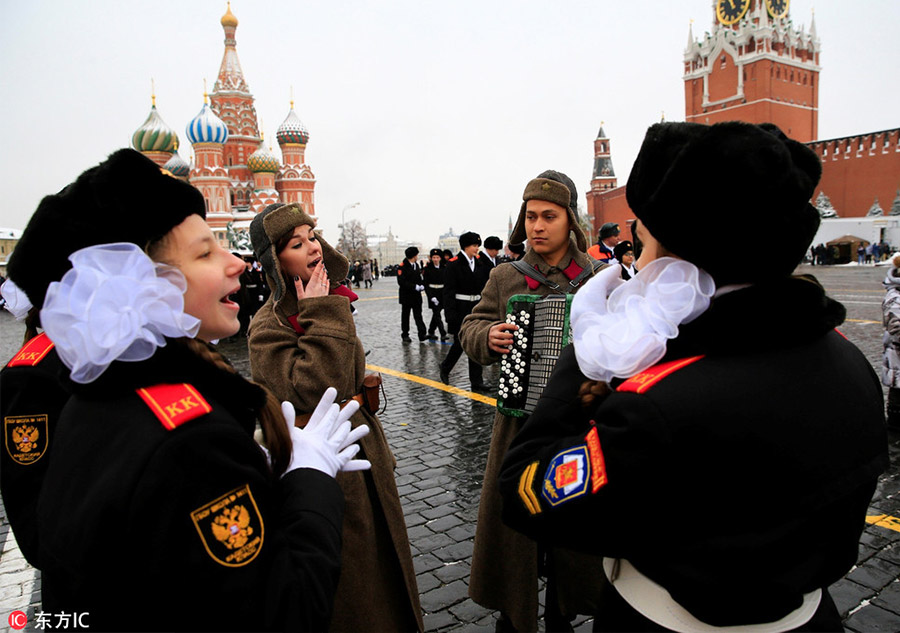 Moscow celebrates 75th anniversary of Red Square parade