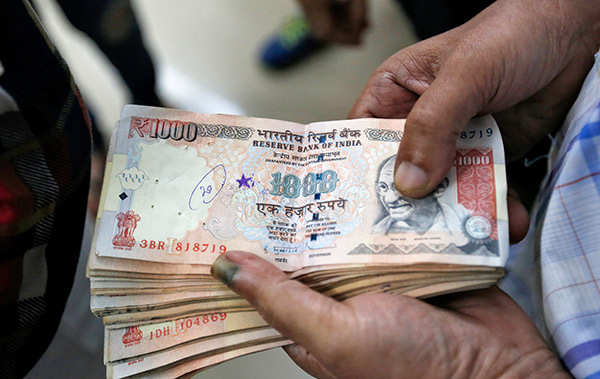 India scraps 500, 1,000 rupee currency notes