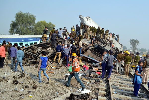 At least 90 dead in Indian train derailment