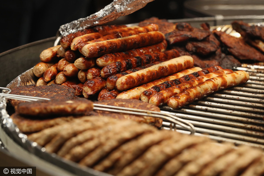 Traditional Christmas markets open in Germany