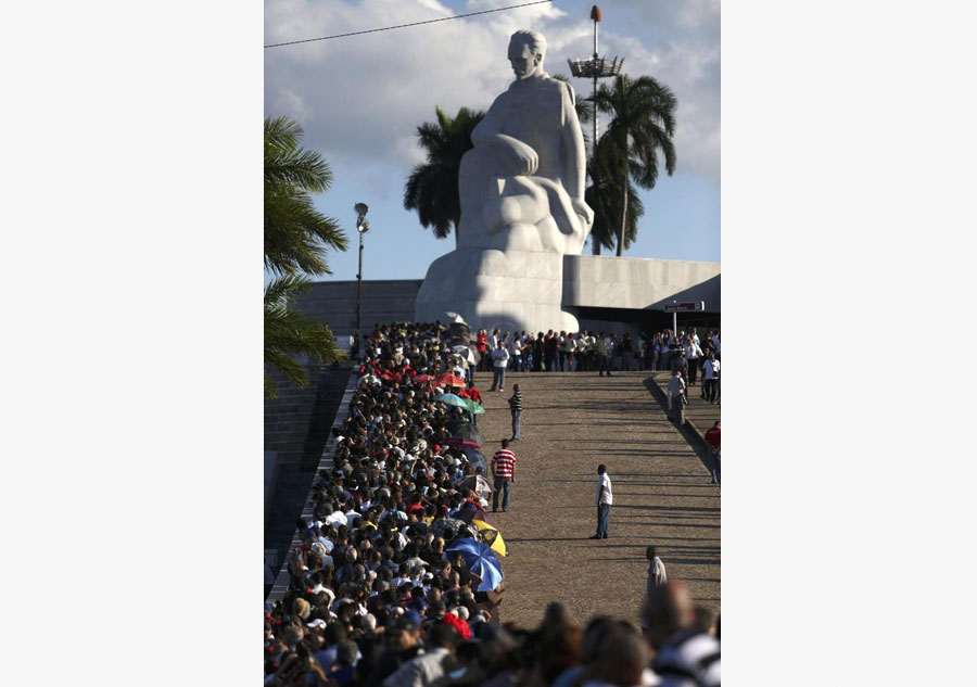 Cubans pay heartfelt tribute to Fidel Castro